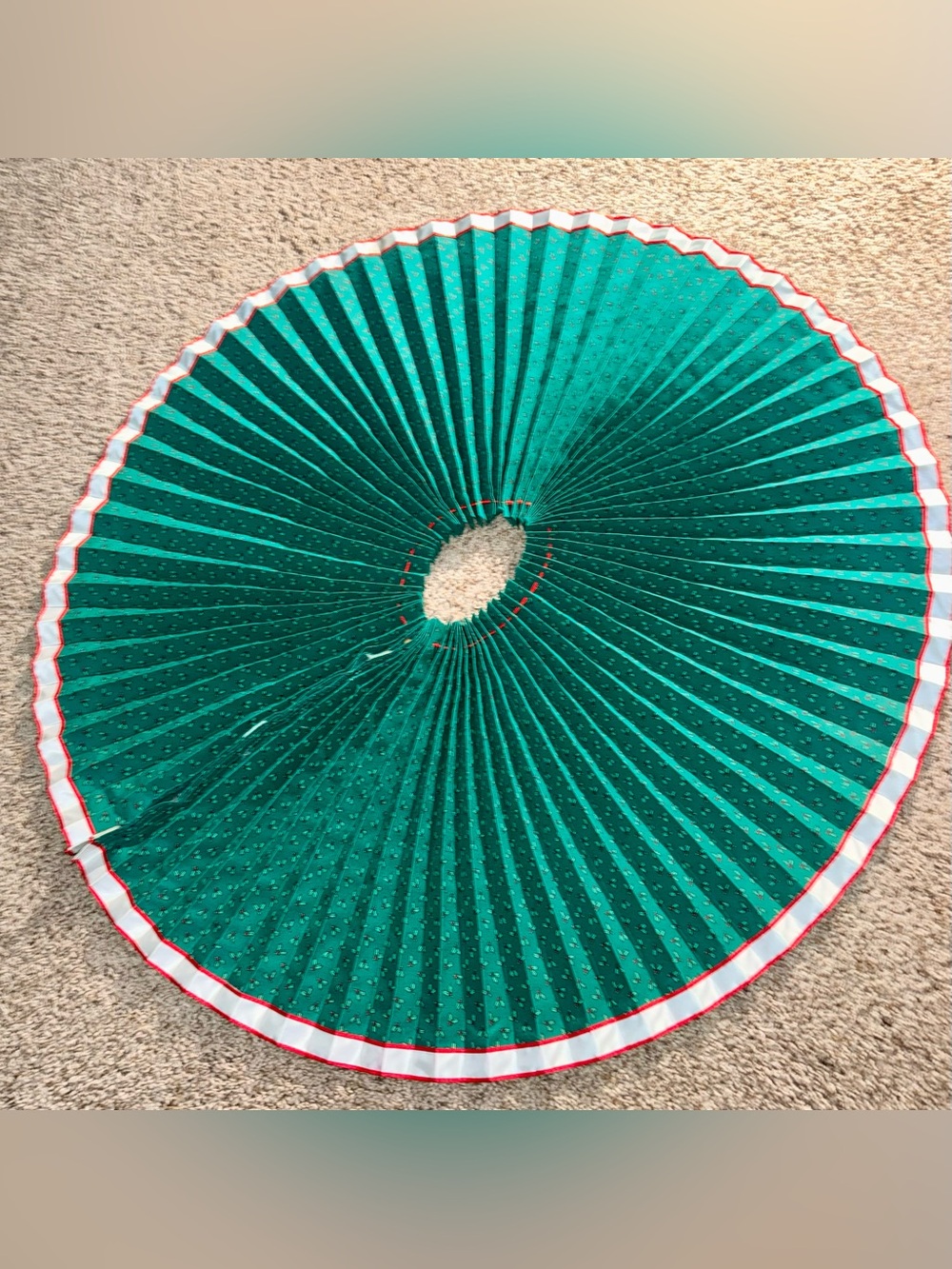 Vtg Fan-C-Skirts Adj. Christmas Tree Skirt Green Holly Pleated Taiwan 32–40”